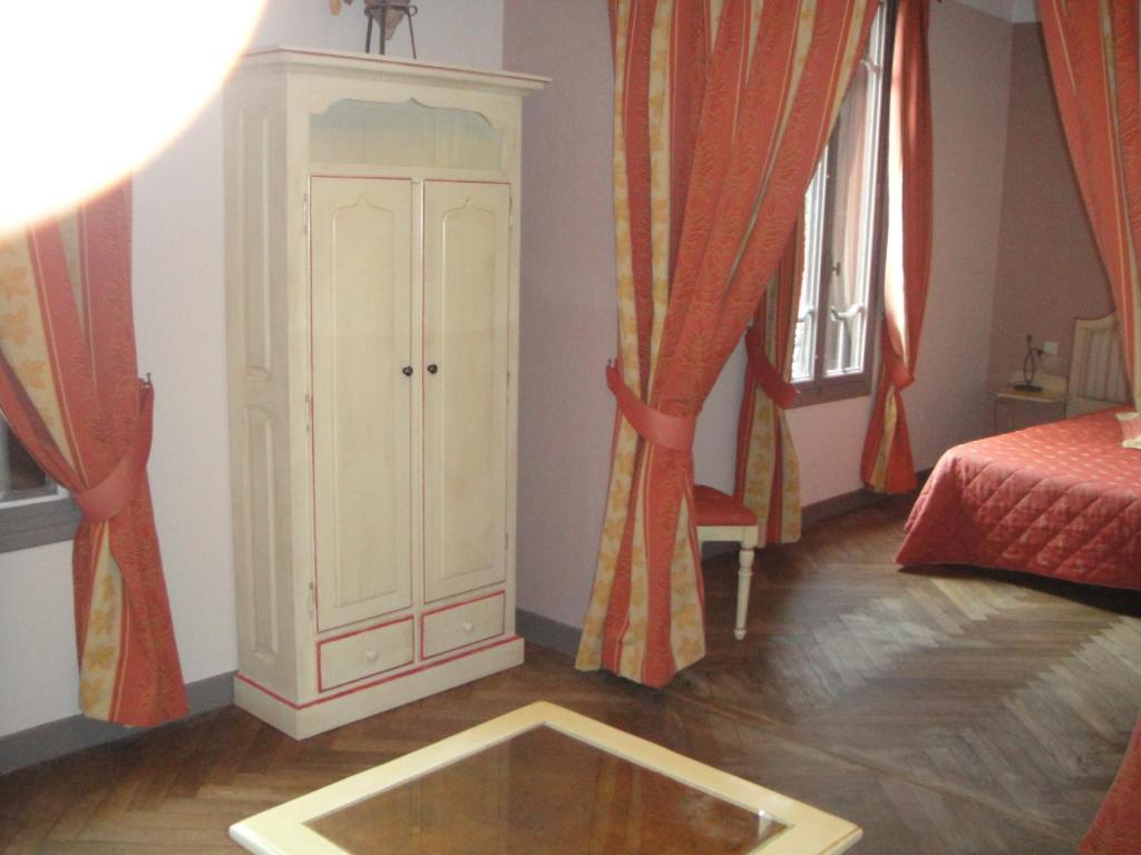Auberge des Lices Carcassonne Zimmer foto